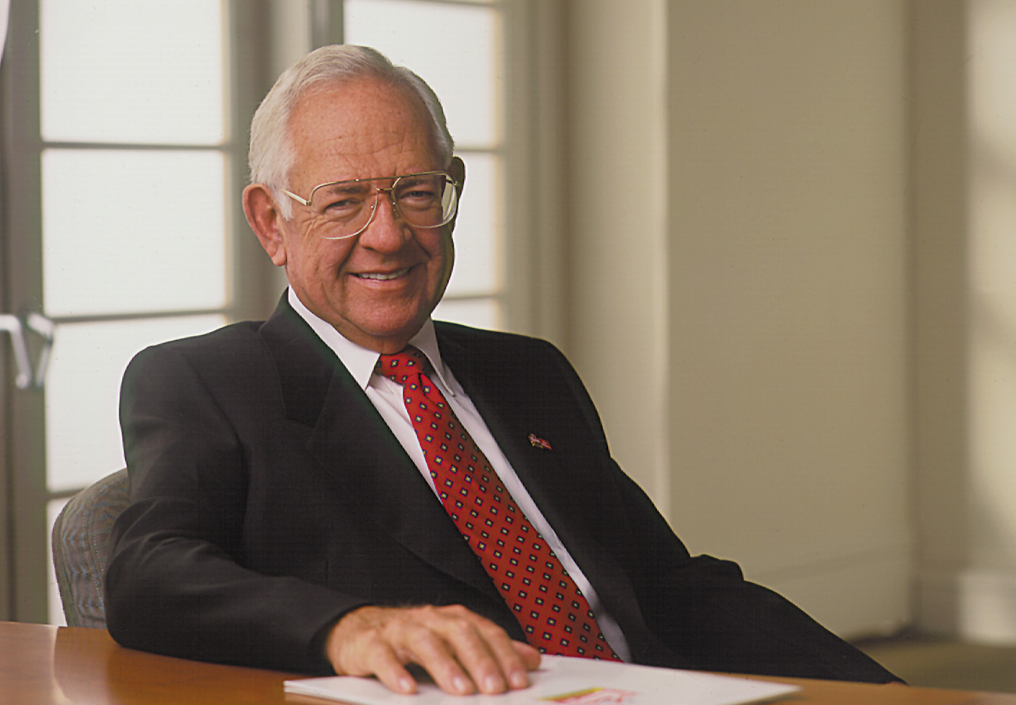 Dave Thomas en el escritorio