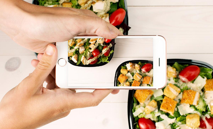 Salad with mobile device