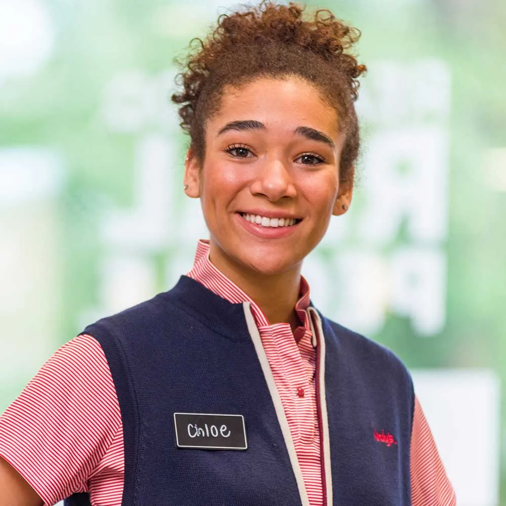 Wendy's smiling employee